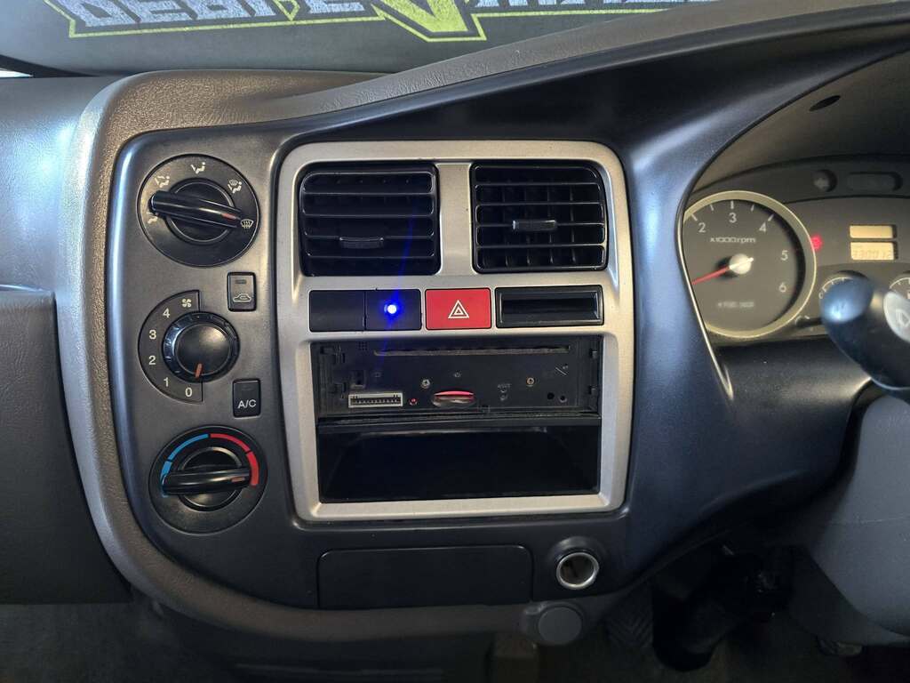 2012 HYUNDAI H100 2.5 TCi  A/C F/C D/S