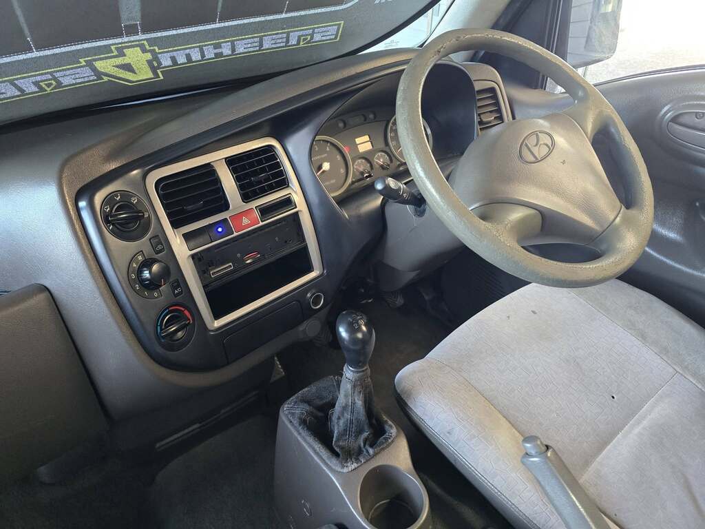2012 HYUNDAI H100 2.5 TCi  A/C F/C D/S