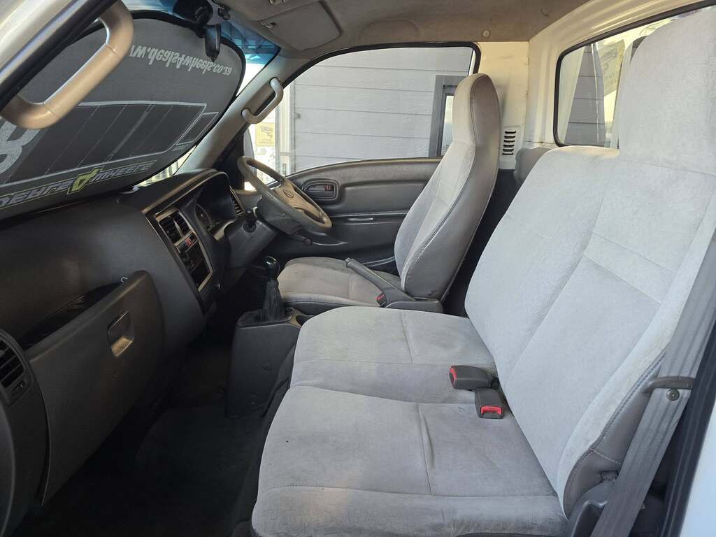 2012 HYUNDAI H100 2.5 TCi  A/C F/C D/S