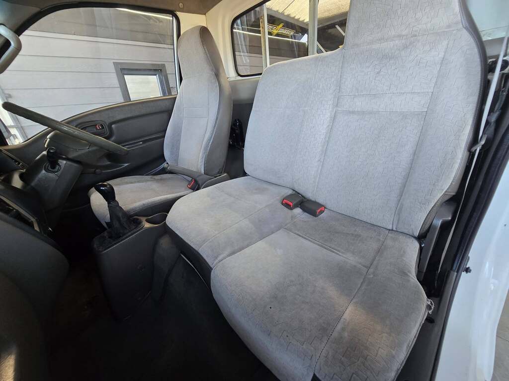 2012 HYUNDAI H100 2.5 TCi  A/C F/C D/S